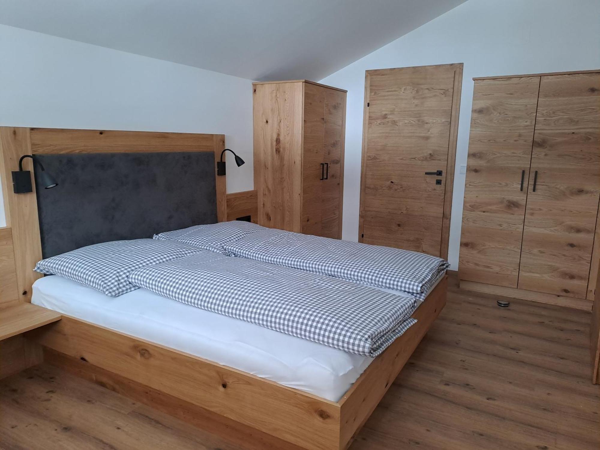 Zimmer & Appartements Schwarzenbacher Sonja & Konrad クライナル エクステリア 写真